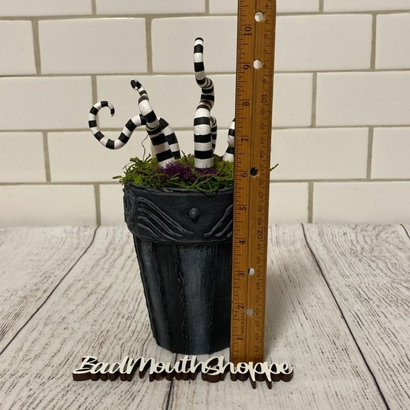 *Loucifer's Boutique Handmade Hand Painted Beetlejuice Beetlepot Large Plant Art - Picture 4 of 4